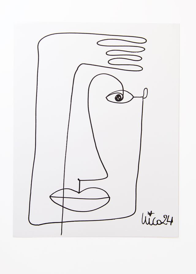 Medium Visage 1 in Black & White, by Nicolette Schouten