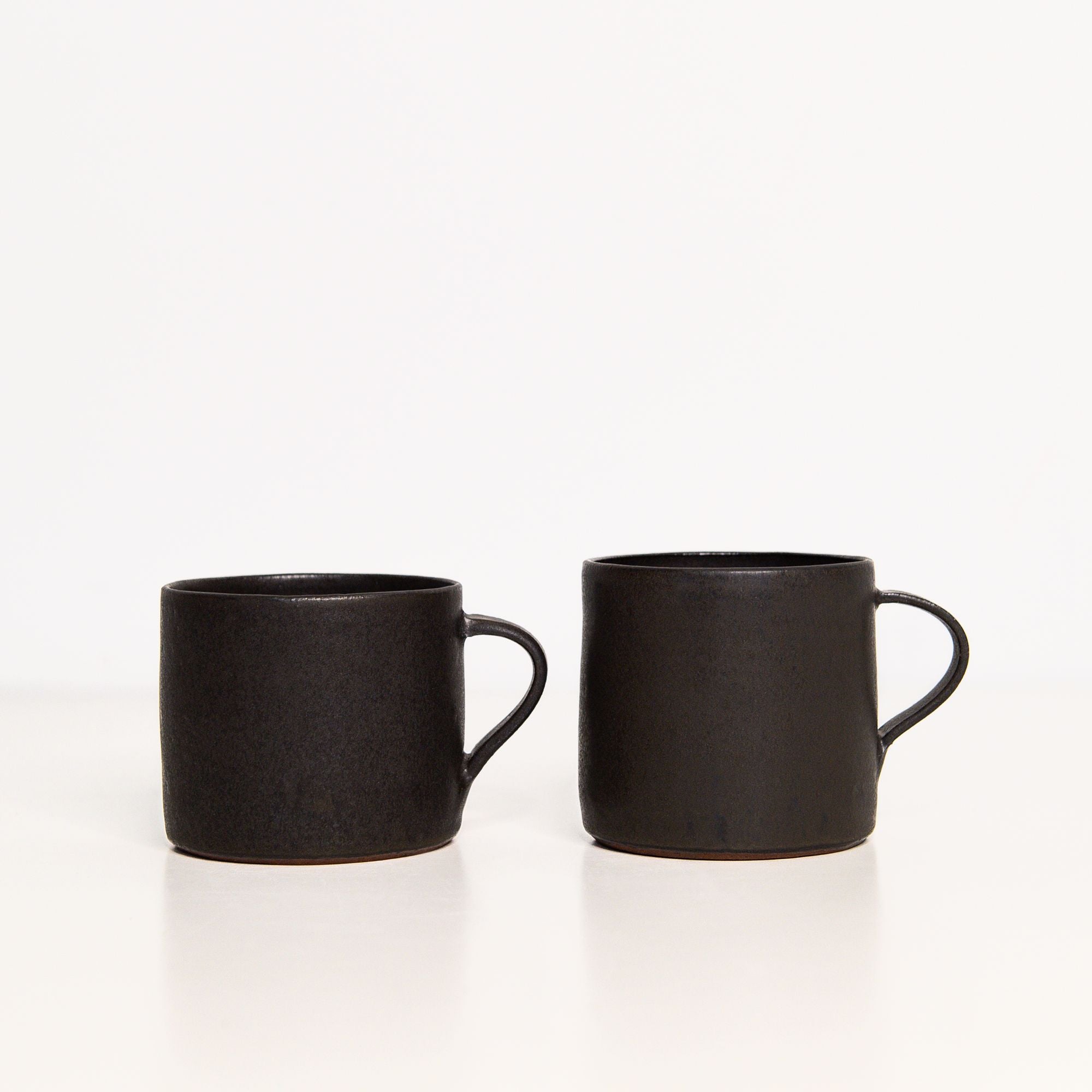 T112 Mug in Black