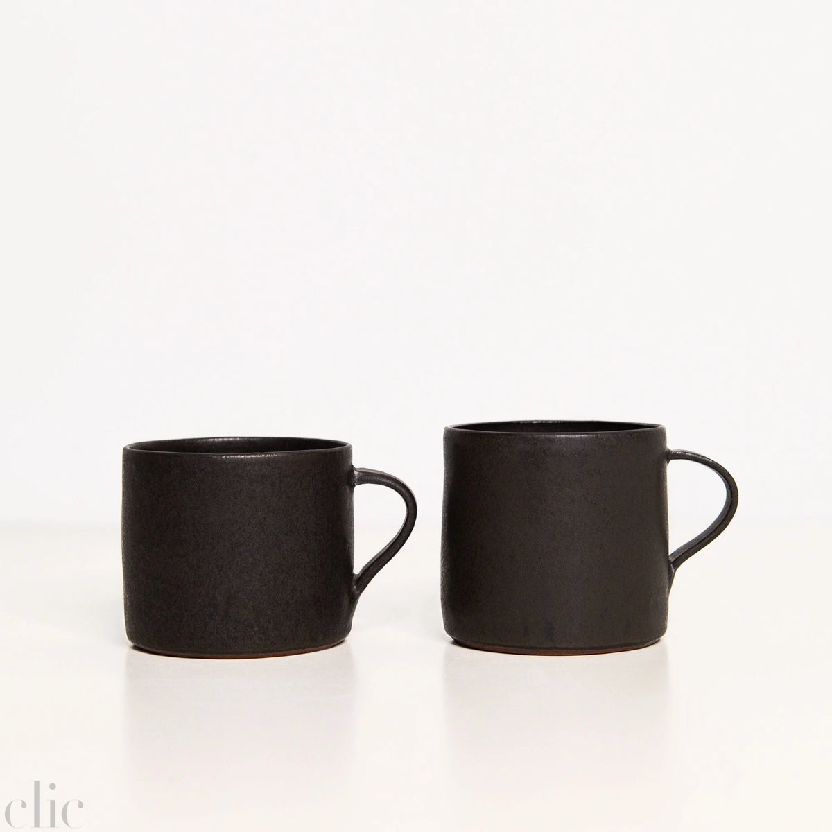T112 Mug in Black