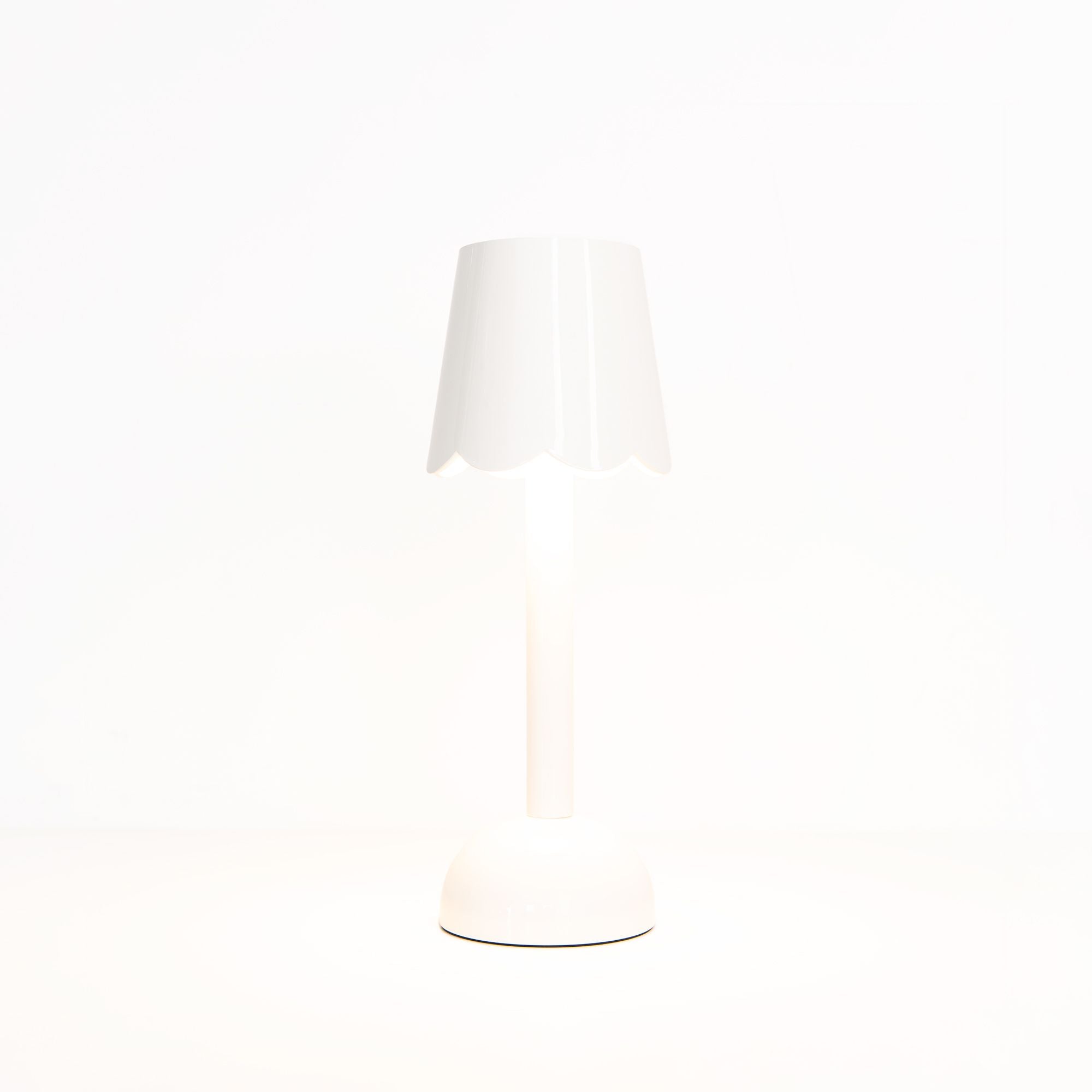 Scallop LED Lamp in White