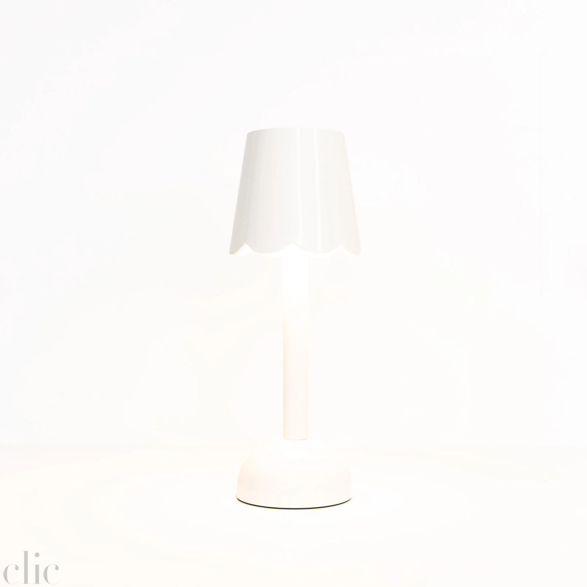 Scallop LED Lamp in White