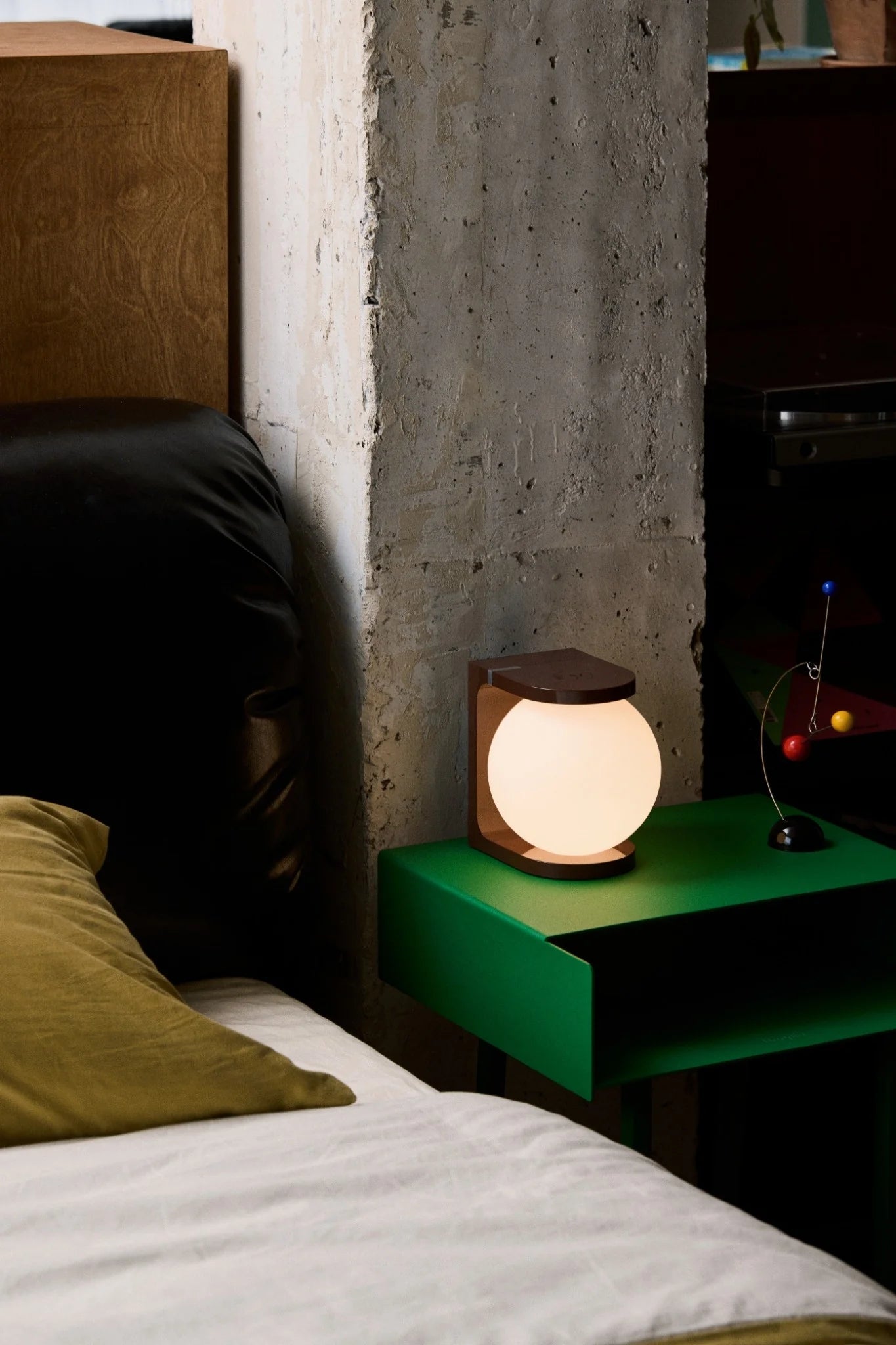 Plat Max Table Lamp in Coffee