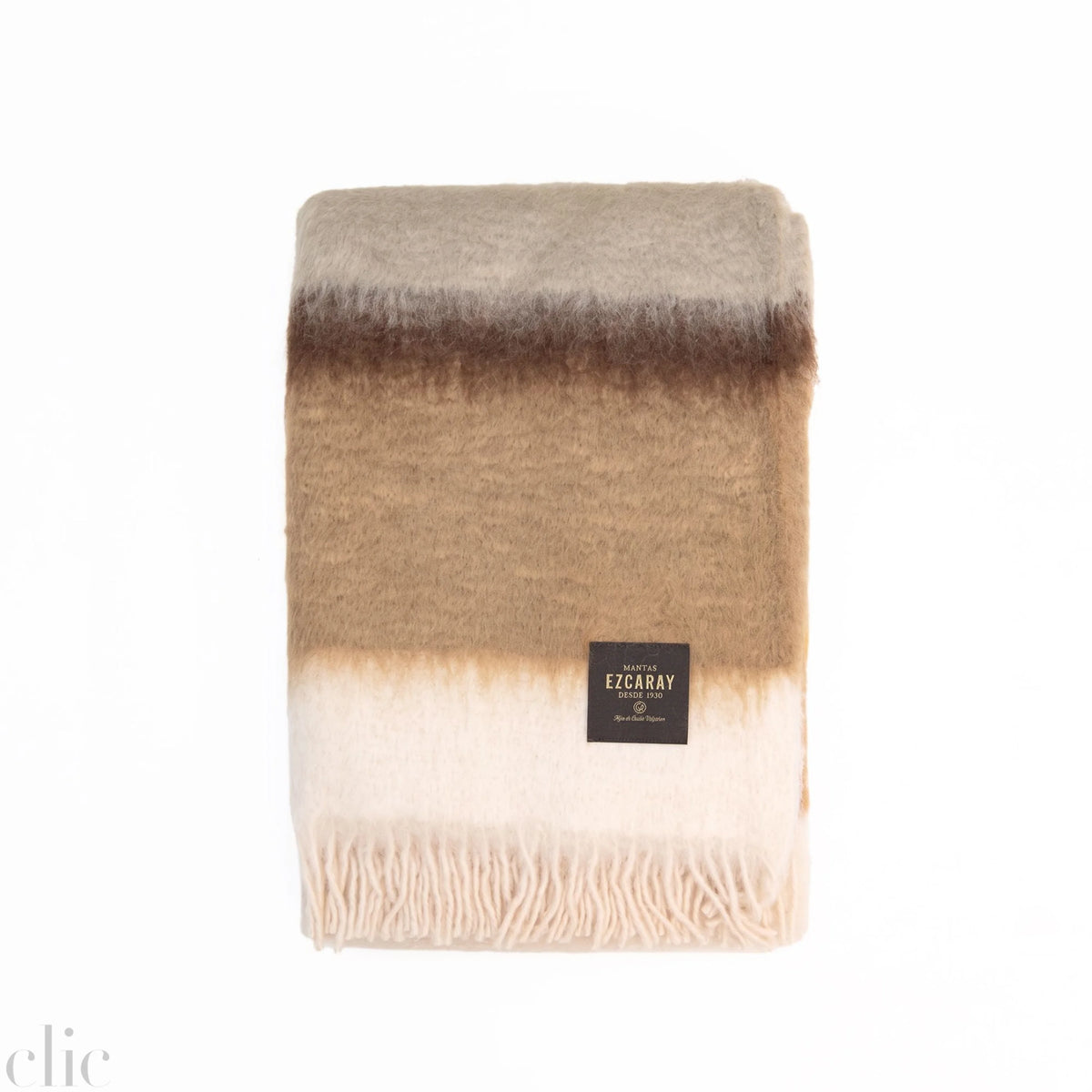 Serenity Throw Se-41, from Mantas Ezcaray