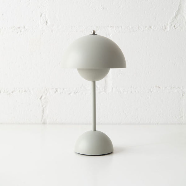 Flower Pot Table Lamp in Matte Light Grey, from Ameico