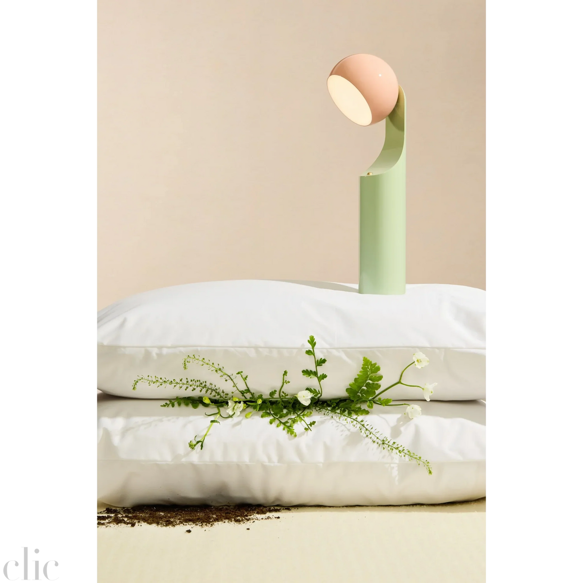 Portable Reading Lamp in Guava and Matcha