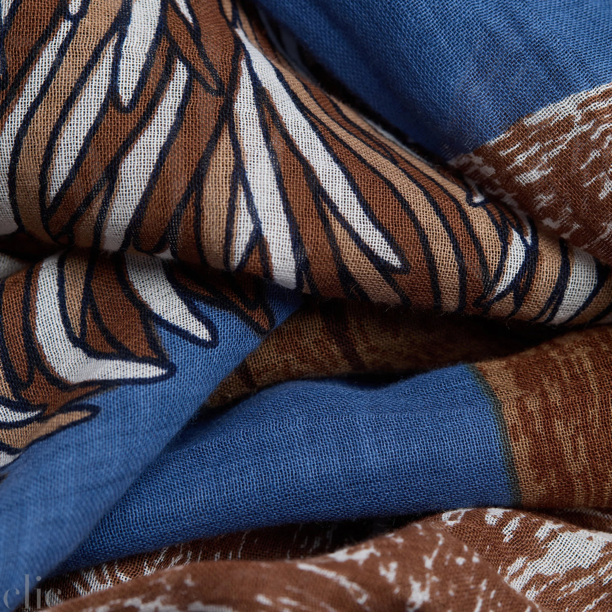 Toutou Scarf in Blue, from Inoui Editions