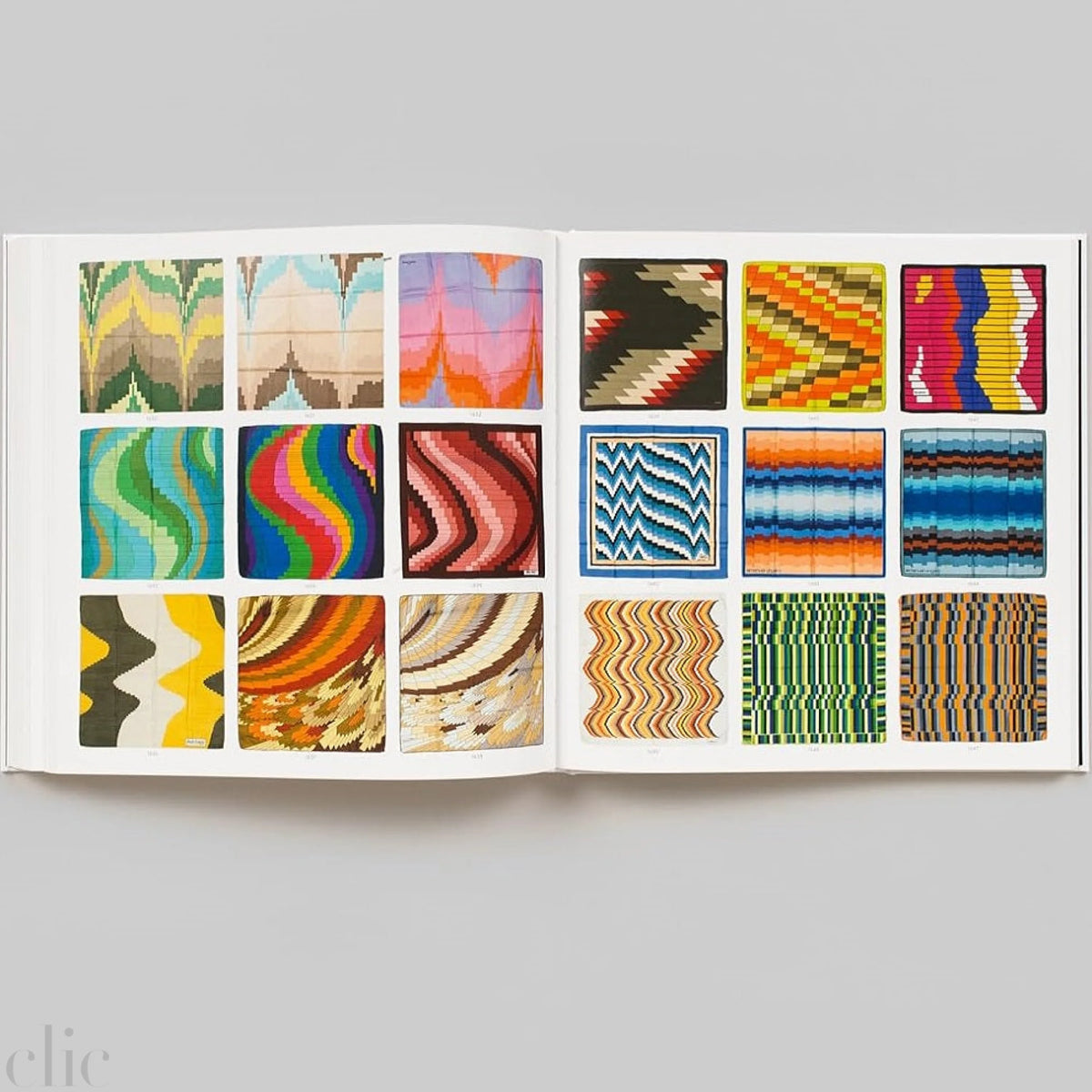 Carré: A Vintage Scarf Collection