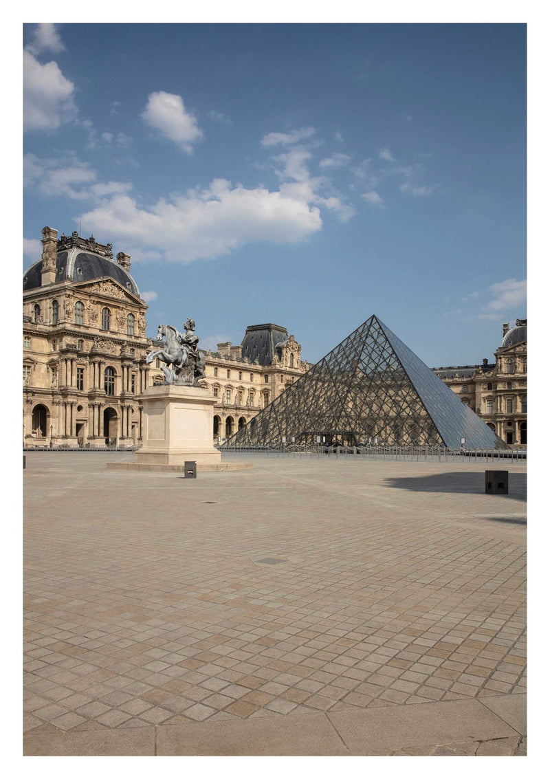 Pyramide du Louvre by Stéphane Gizard