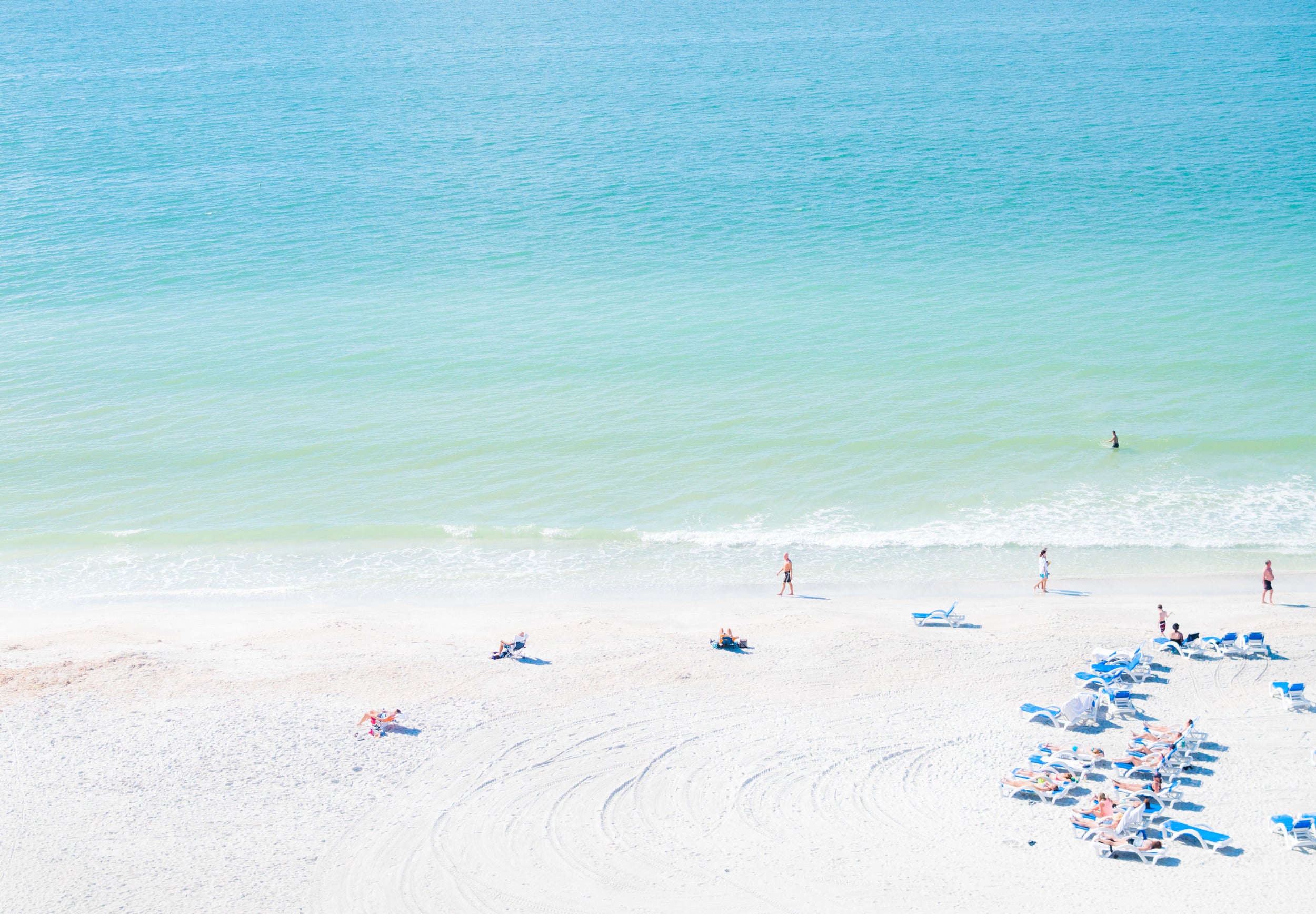 Lido Beach 9 by Juliette Charvet